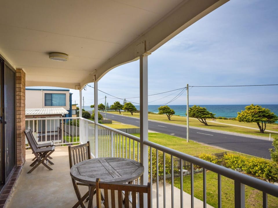 Allawah Beach House - 29 Dalmeny Drive, Kianga House in Narooma