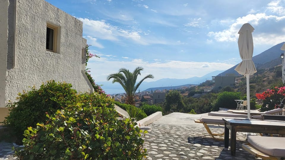 View (from property/room), Balcony/Terrace, sunbed