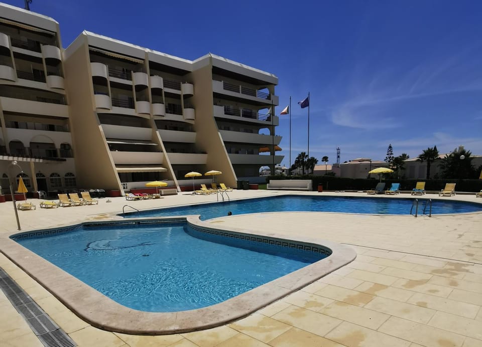 Property building, Swimming pool, sunbed