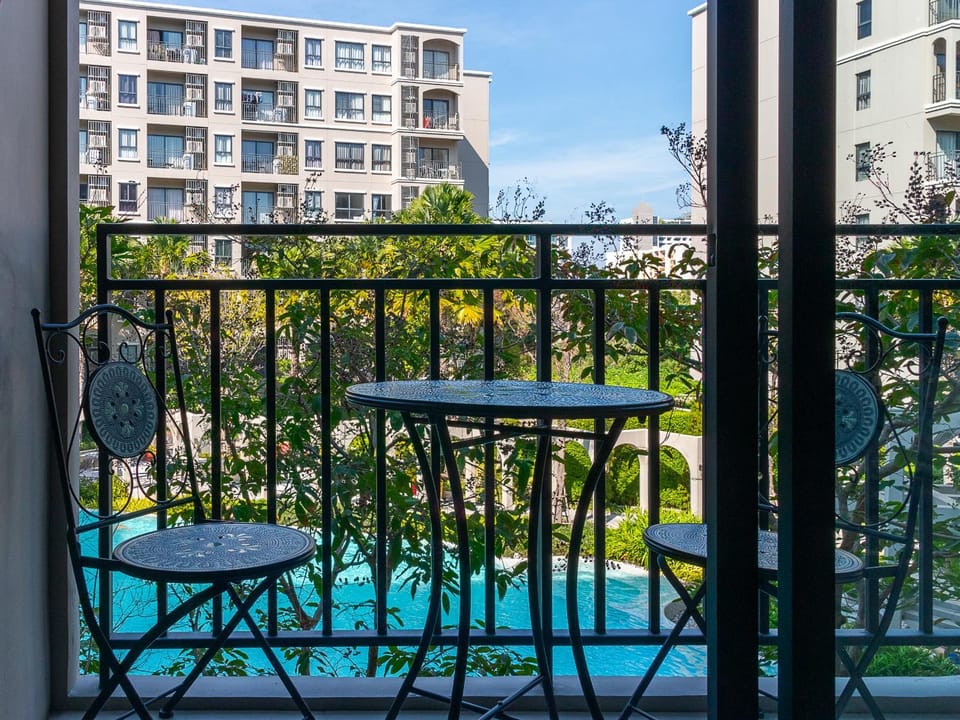 Day, View (from property/room), Balcony/Terrace, Pool view, Swimming pool