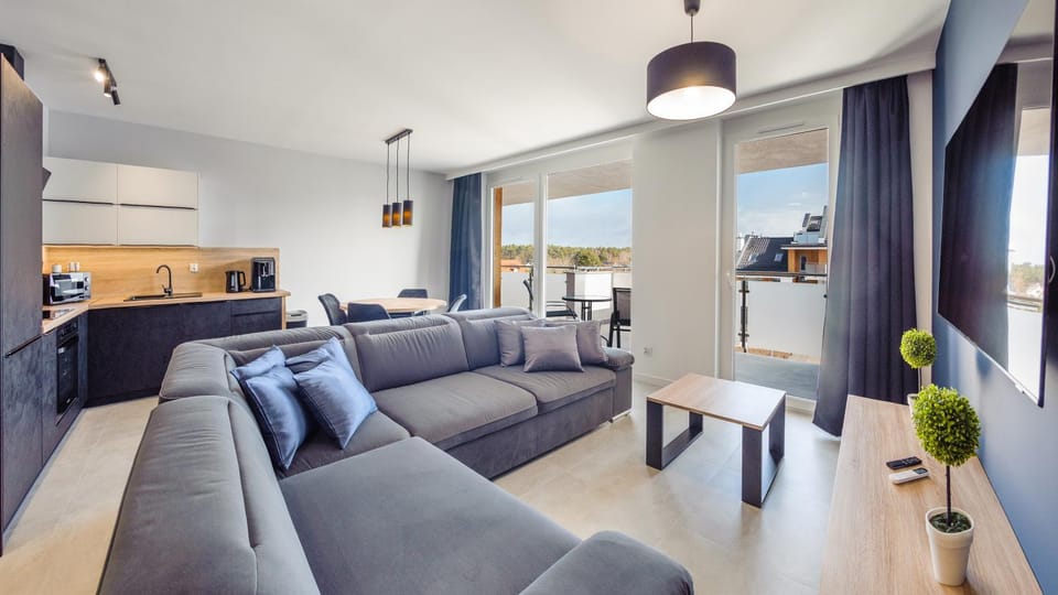 TV and multimedia, Kitchen or kitchenette, Living room, Seating area, Dining area