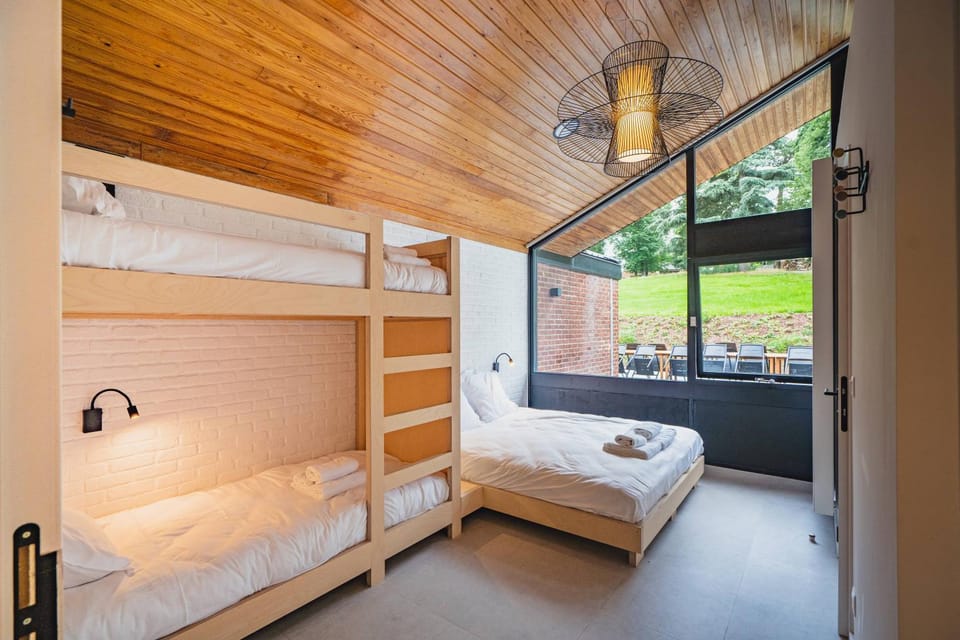 Bedroom, bunk bed, Family