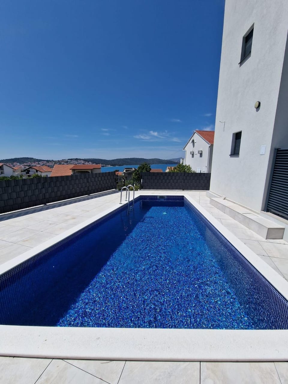 Day, Swimming pool