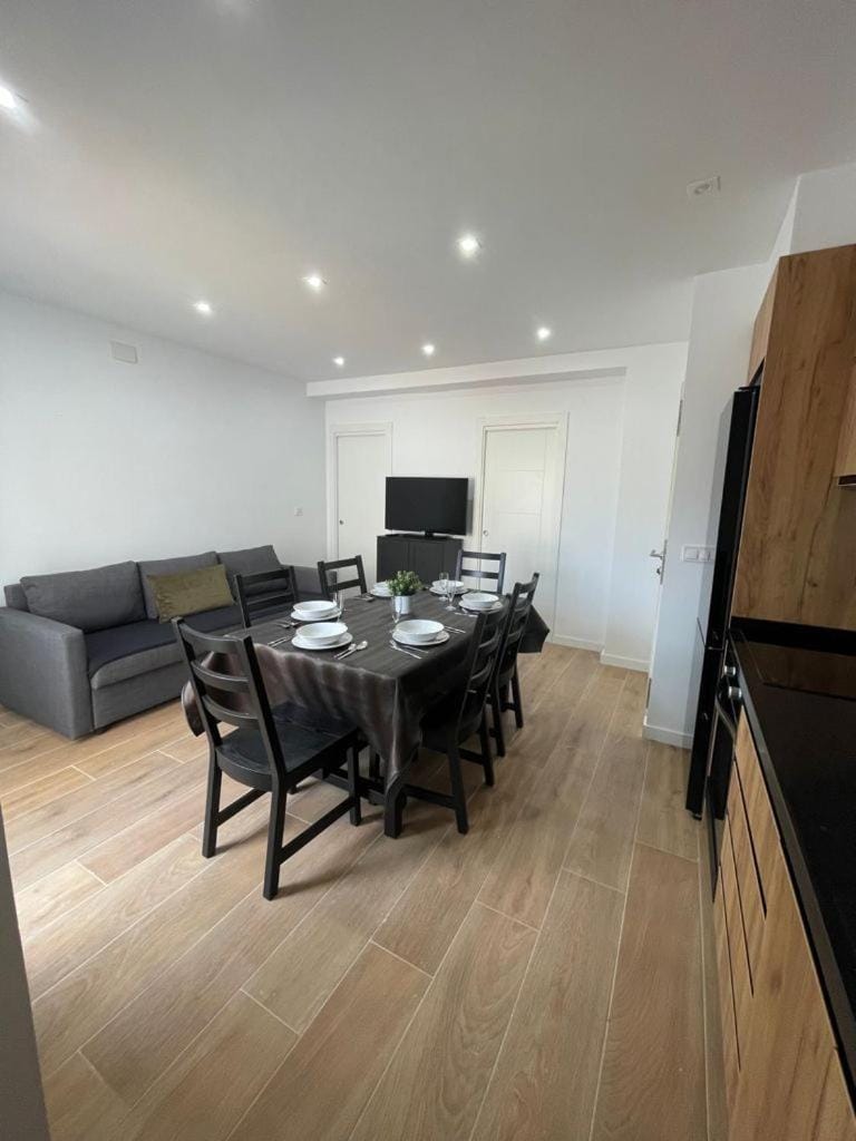 Kitchen or kitchenette, Living room, Dining area