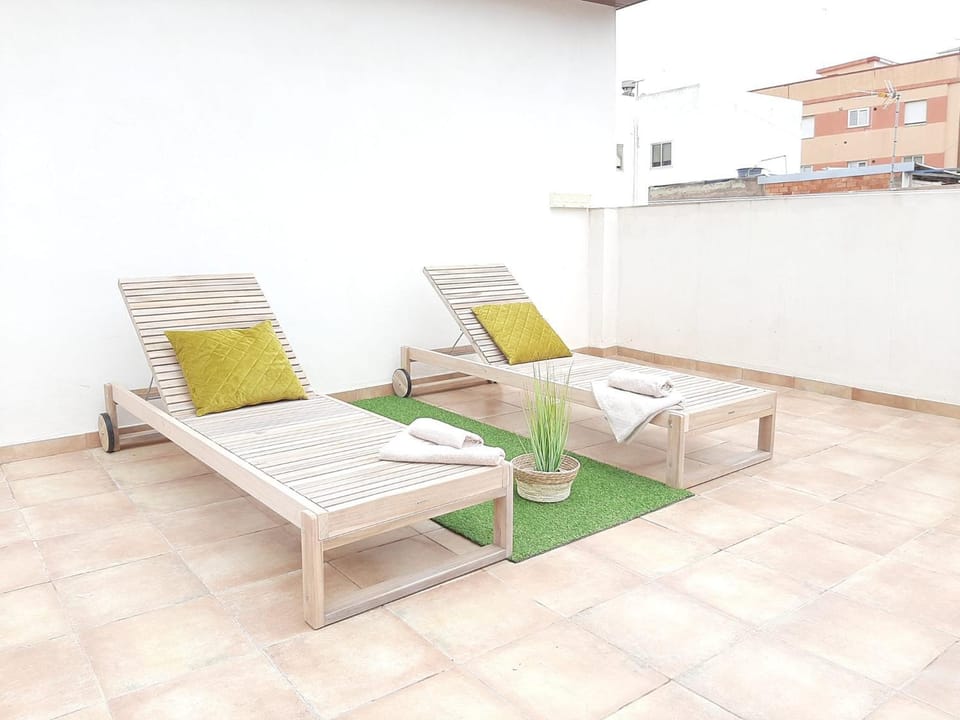 Balcony/Terrace, sunbed