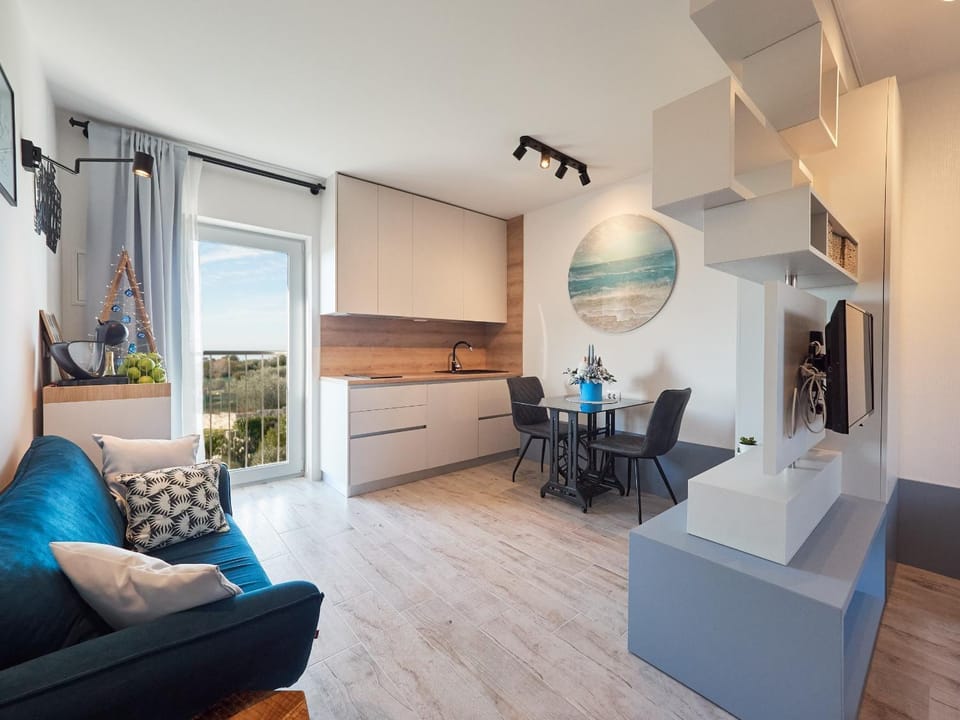 Winter, TV and multimedia, Coffee/tea facilities, View (from property/room), Living room, Decorative detail, Dining area, Sea view, storage, kitchen