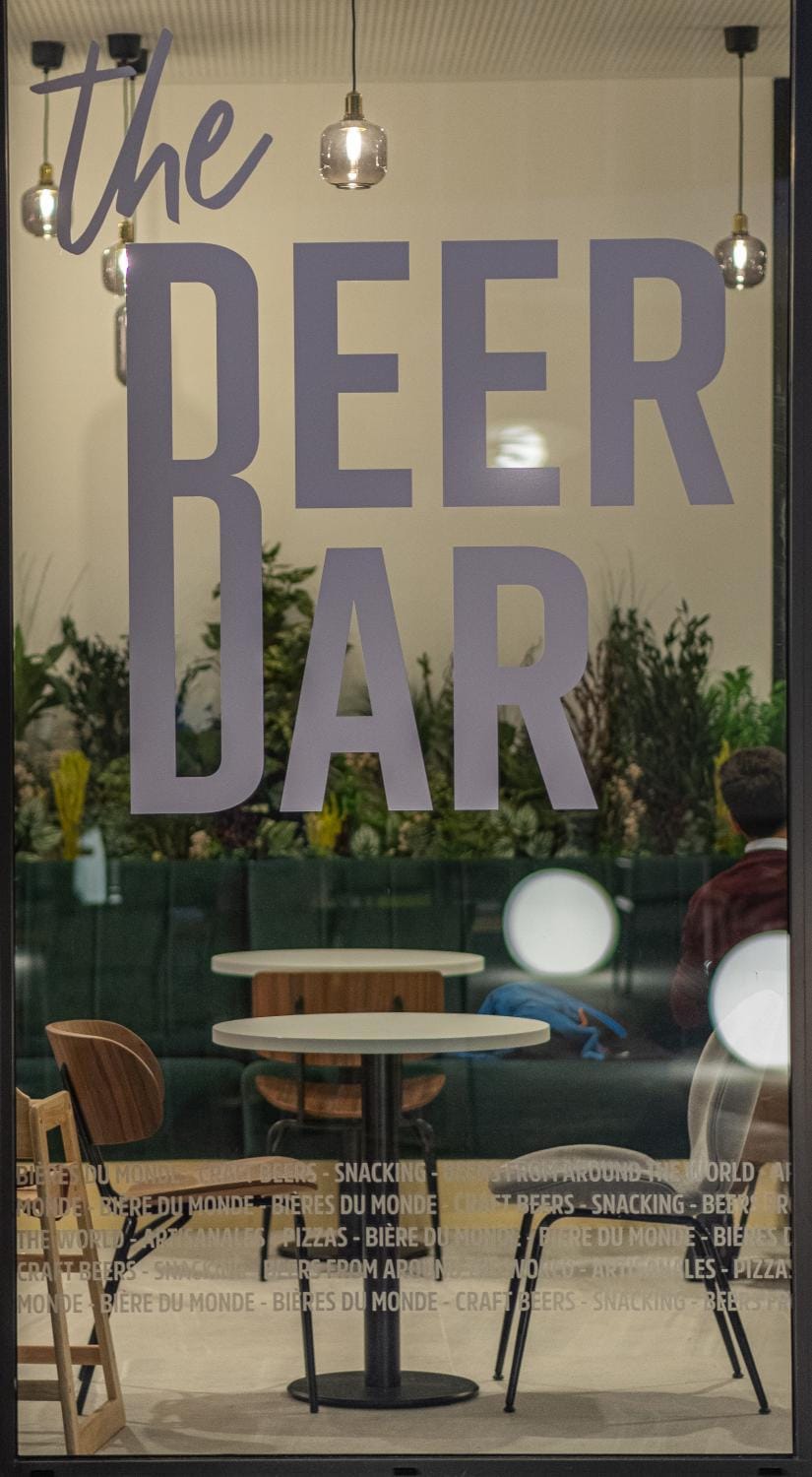 Restaurant/places to eat, Lounge or bar