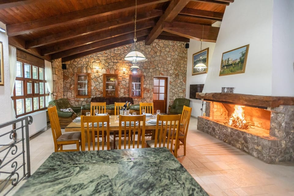 Living room, Dining area