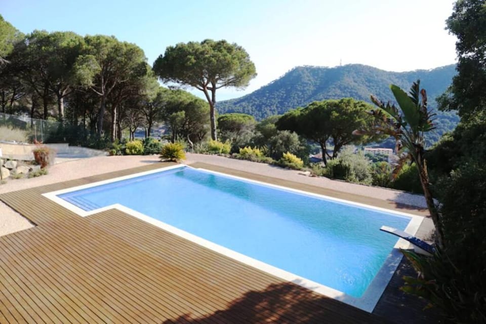Mediterranean villa with pool near barcelona Villa in Maresme