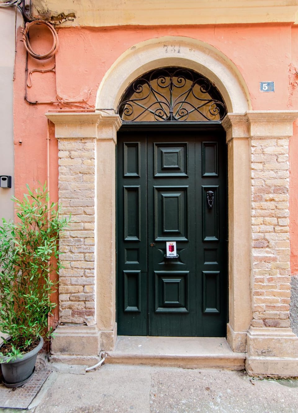 Facade/entrance
