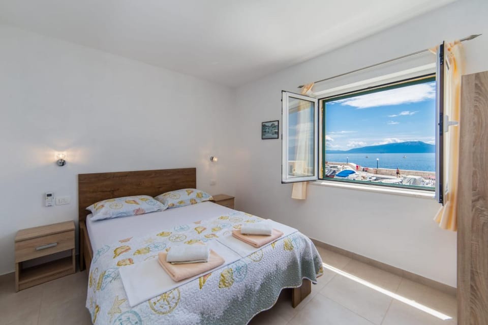 Bed, Photo of the whole room, Bedroom, Sea view