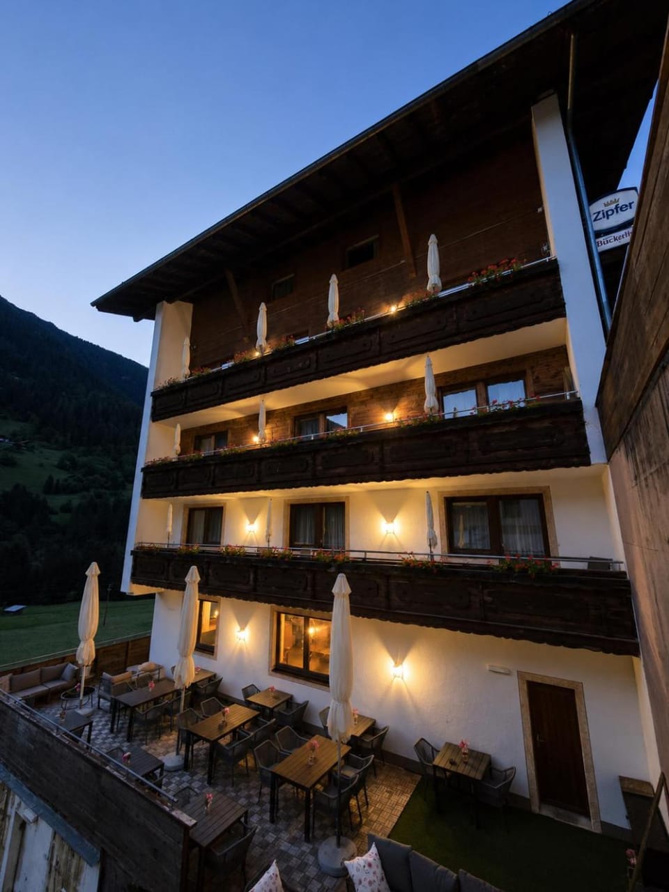 Property building, View (from property/room), Balcony/Terrace