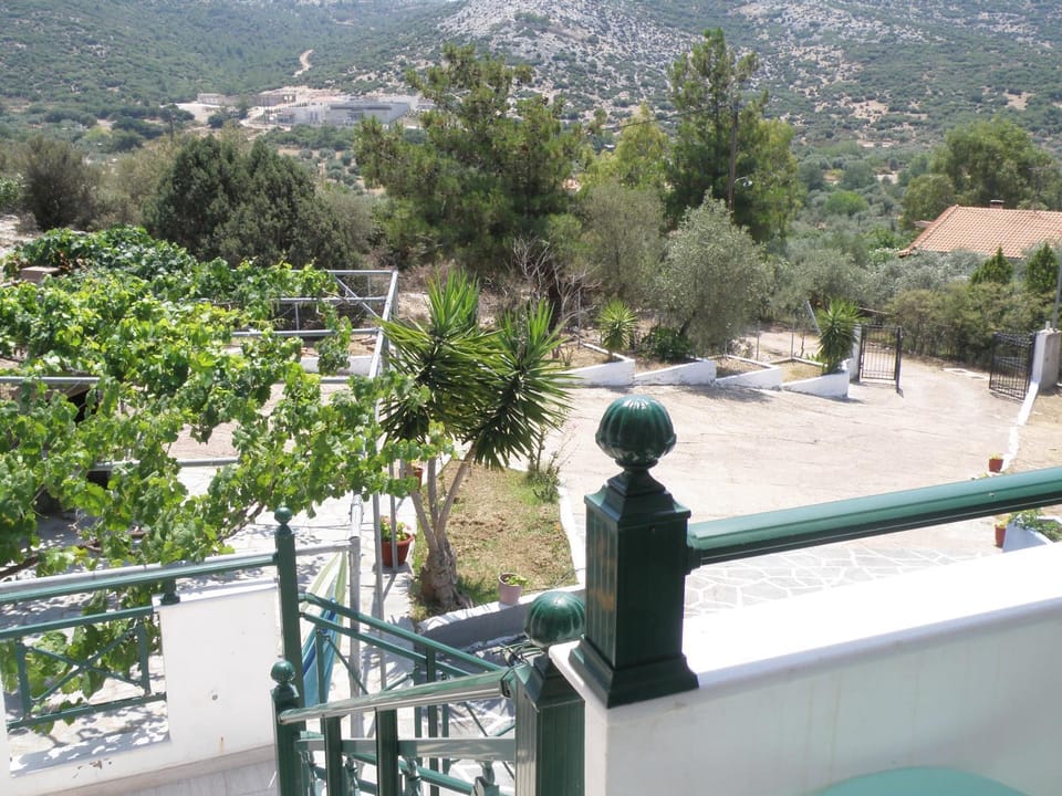 Balcony/Terrace, Mountain view