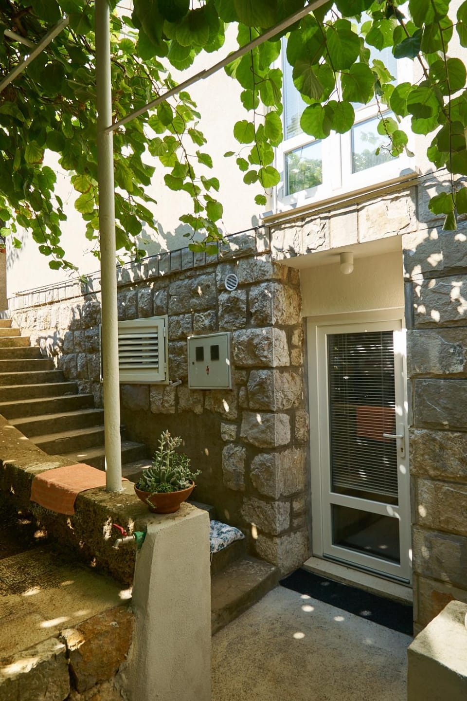Facade/entrance