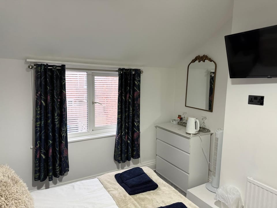 Rooms at 153 ROOM ONLY Bed and Breakfast in Scarborough