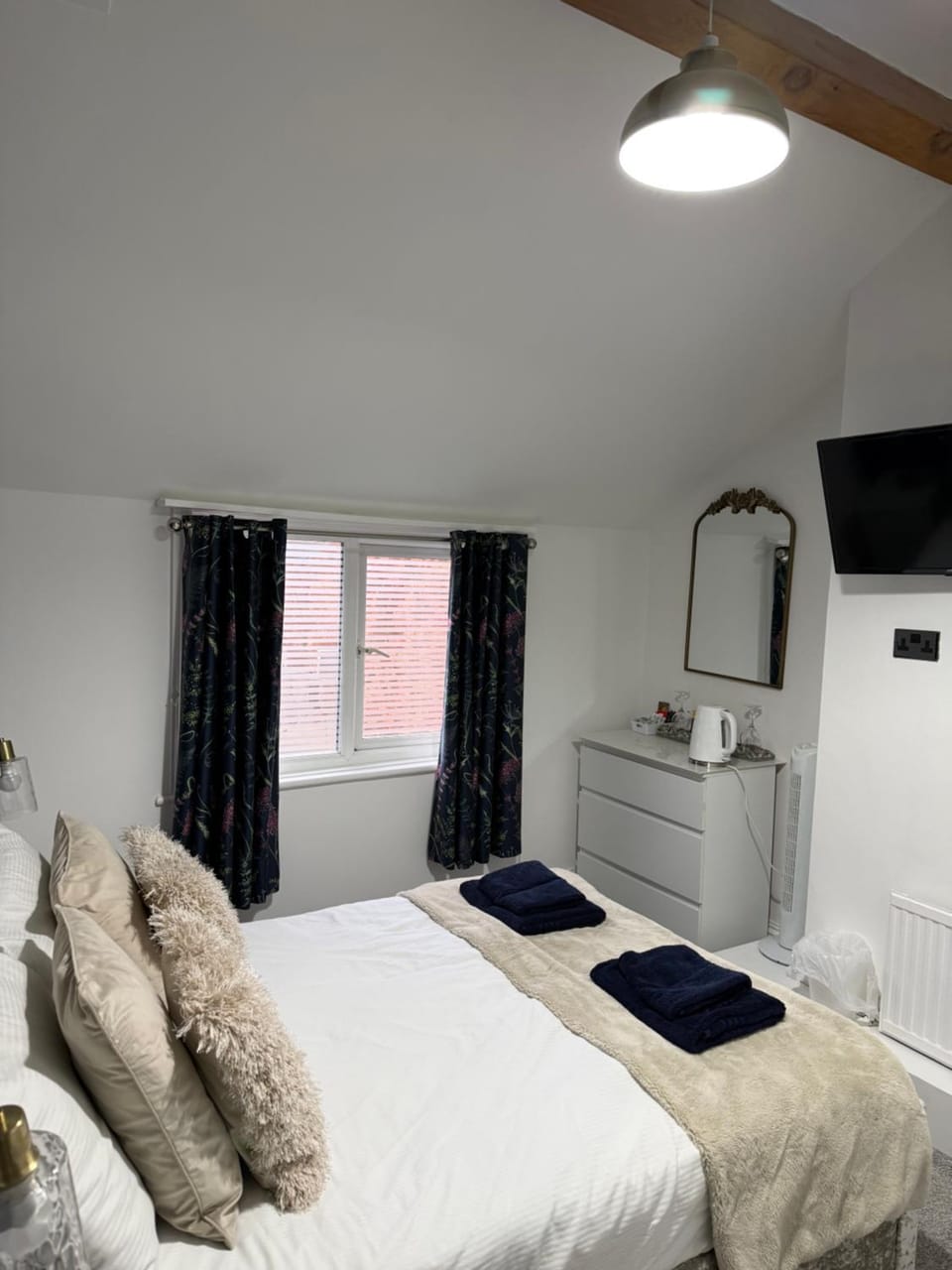 Rooms at 153 ROOM ONLY Bed and Breakfast in Scarborough