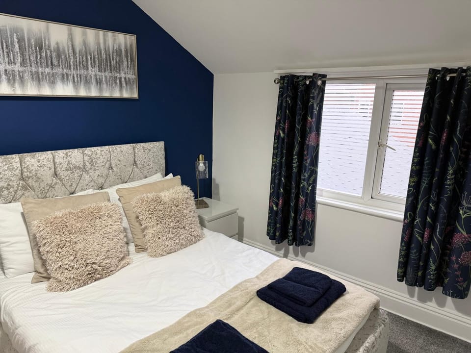 Rooms at 153 ROOM ONLY Bed and Breakfast in Scarborough