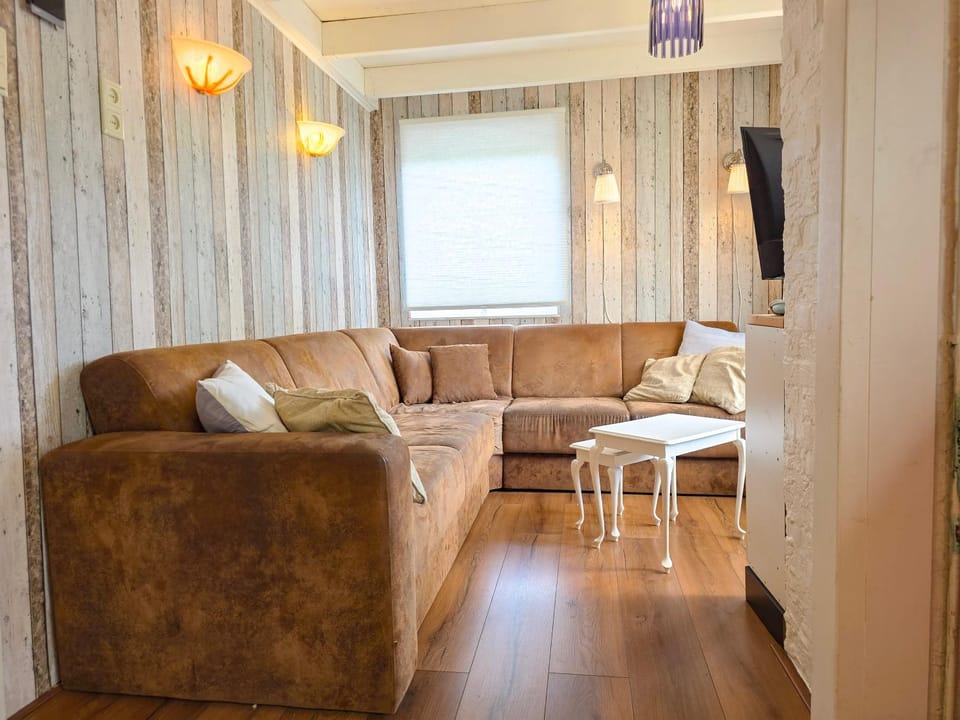 TV and multimedia, Seating area