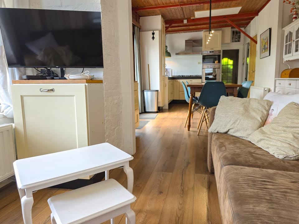 TV and multimedia, Kitchen or kitchenette, Seating area, Dining area