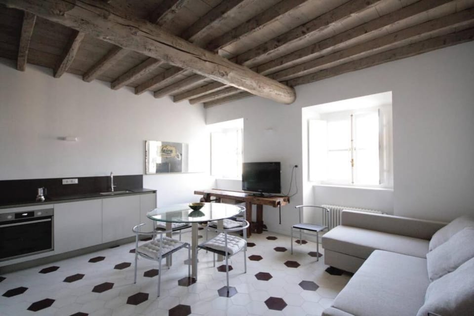 TV and multimedia, Seating area