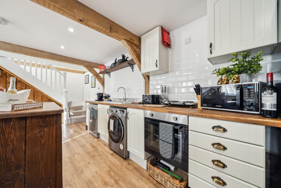 Coffee/tea facilities, Kitchen or kitchenette, Dining area, dishwasher, minibar, pet friendly, stove, toaster