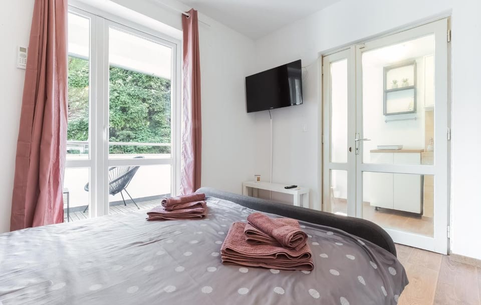 TV and multimedia, Bedroom