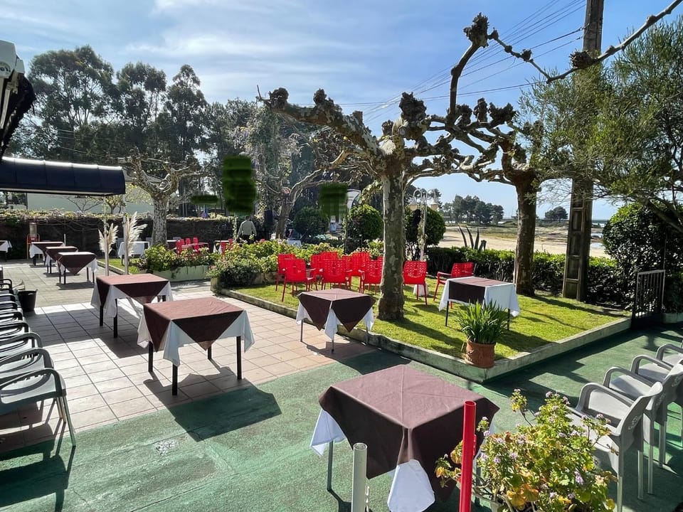 Restaurant/places to eat, Garden, Garden, Balcony/Terrace, Breakfast