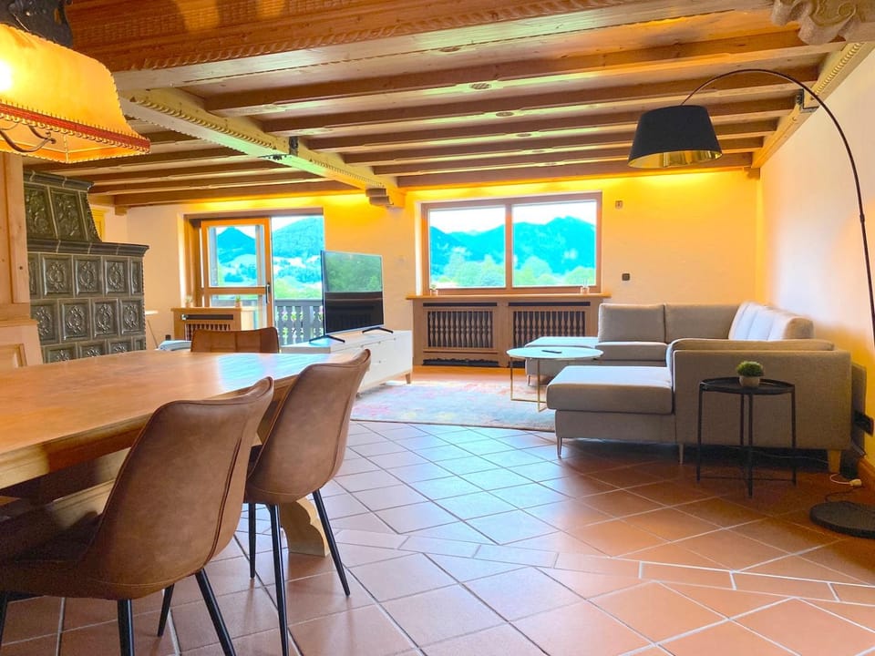 Großzügige Ferienwohnung am Tegernsee mit Südbalkon und Wallbergblick Apartment in Tegernsee