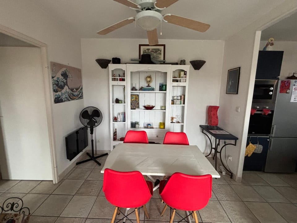 Cosy et Équipé Idéal Couples et Vacances Golf Apartment in Béziers