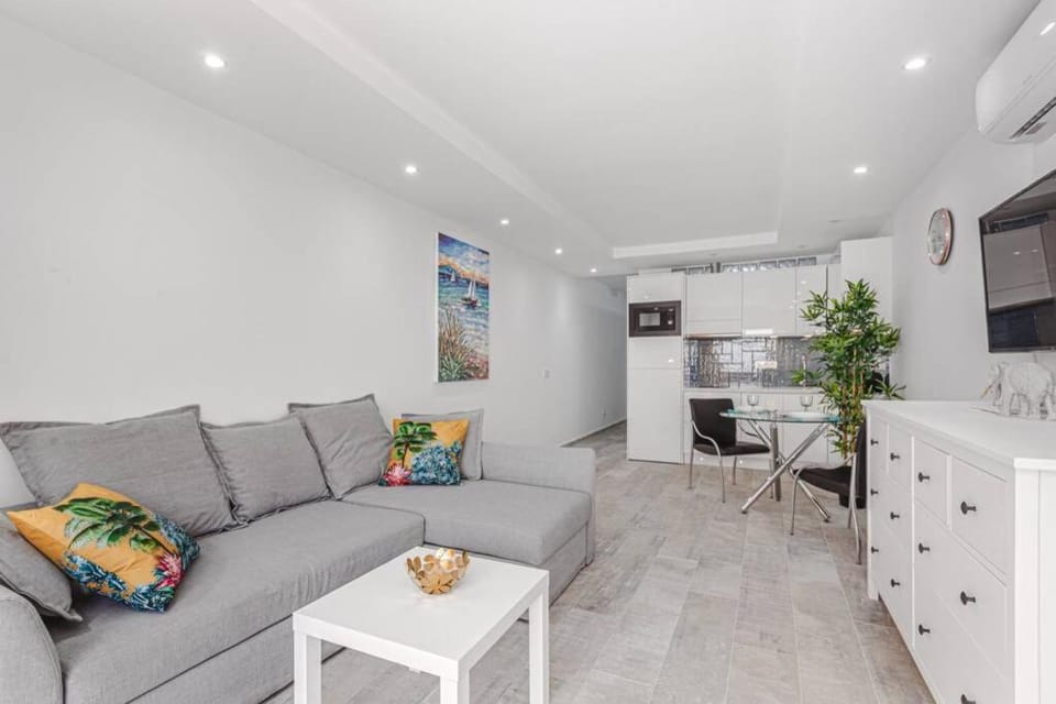 Tenerife Royal Gardens One Bedroom Apartment Apartment in Playa de las Americas