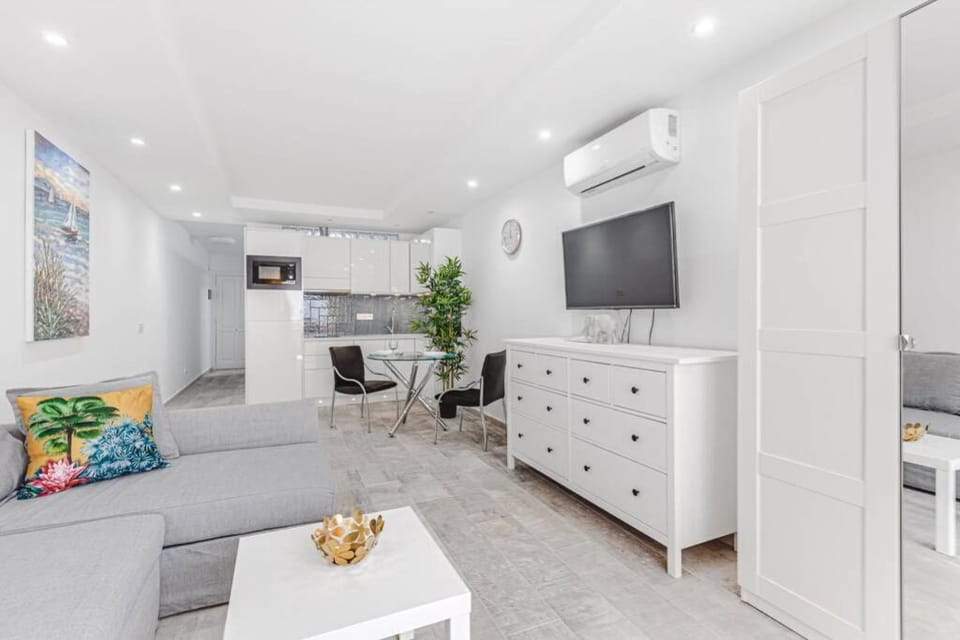Tenerife Royal Gardens One Bedroom Apartment Apartment in Playa de las Americas