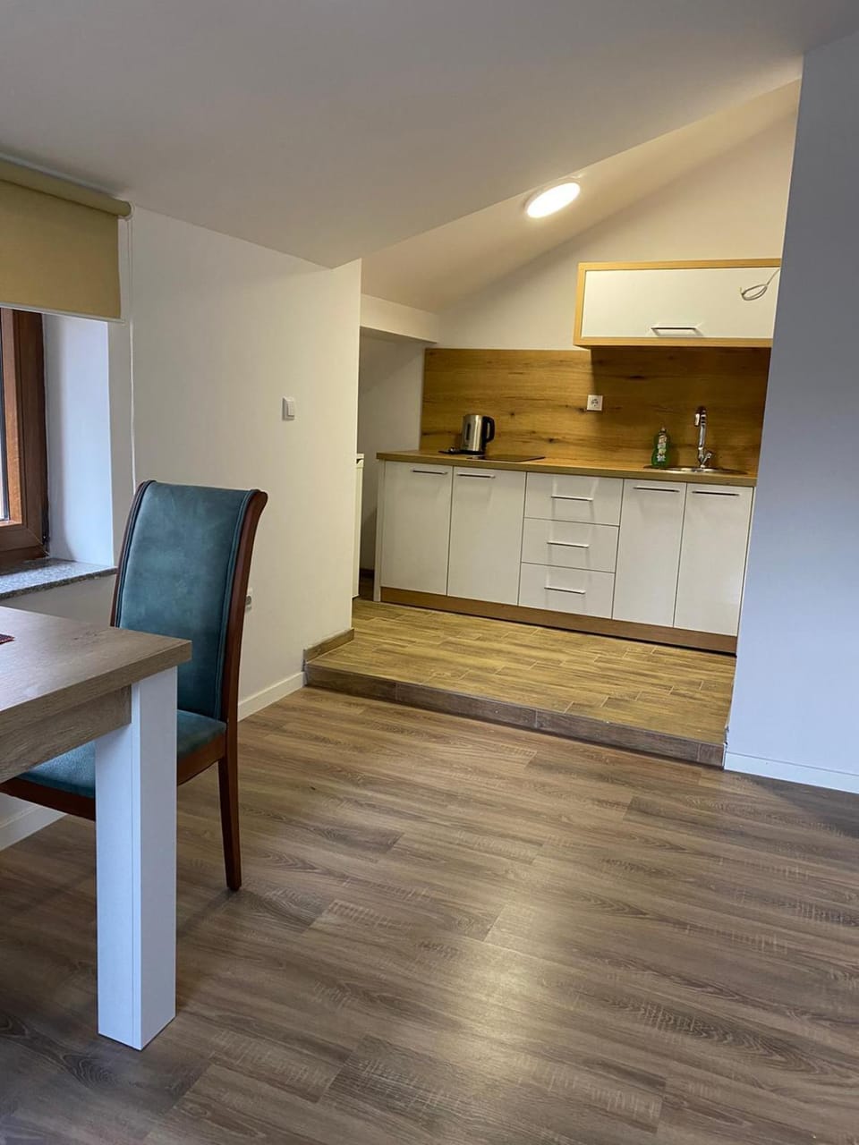 Kitchen or kitchenette, Dining area