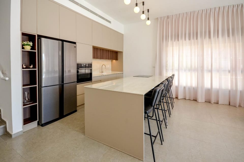 Kitchen or kitchenette, Dining area, oven, stove