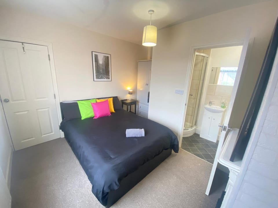 4-5 Bedroom House For Corporate Stays in Kettering House in Kettering