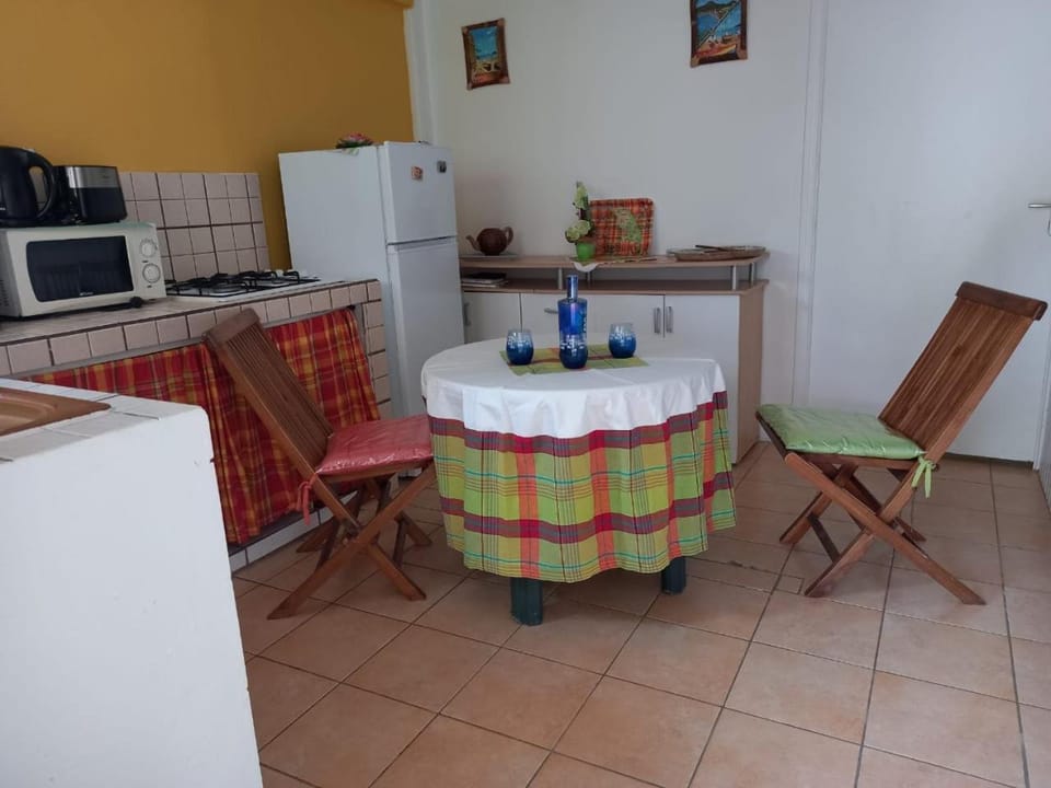 Charmant appart T1, cosy, climatisé - à 5 mn des belles plages de Ste Anne Apartment in Sainte-Anne