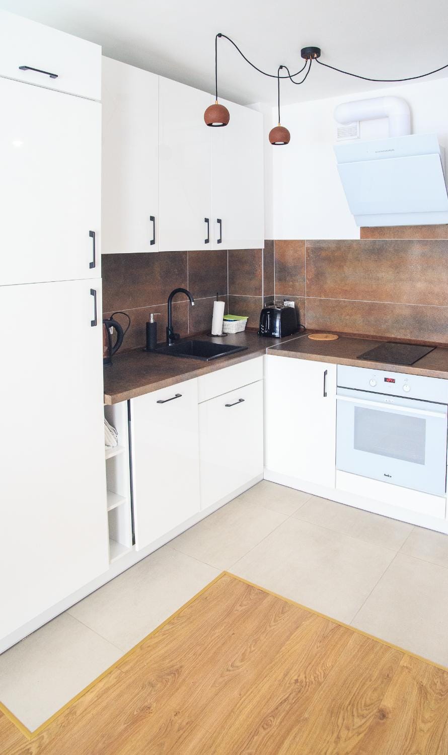 Coffee/tea facilities, dishwasher, minibar, stove, toaster, kitchen