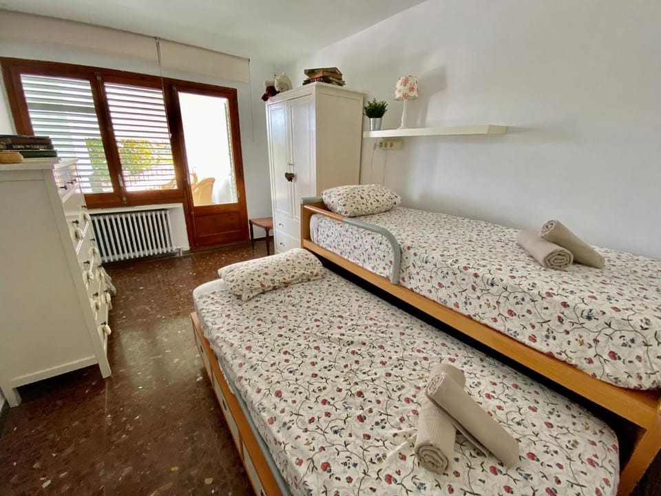 Bed, Photo of the whole room