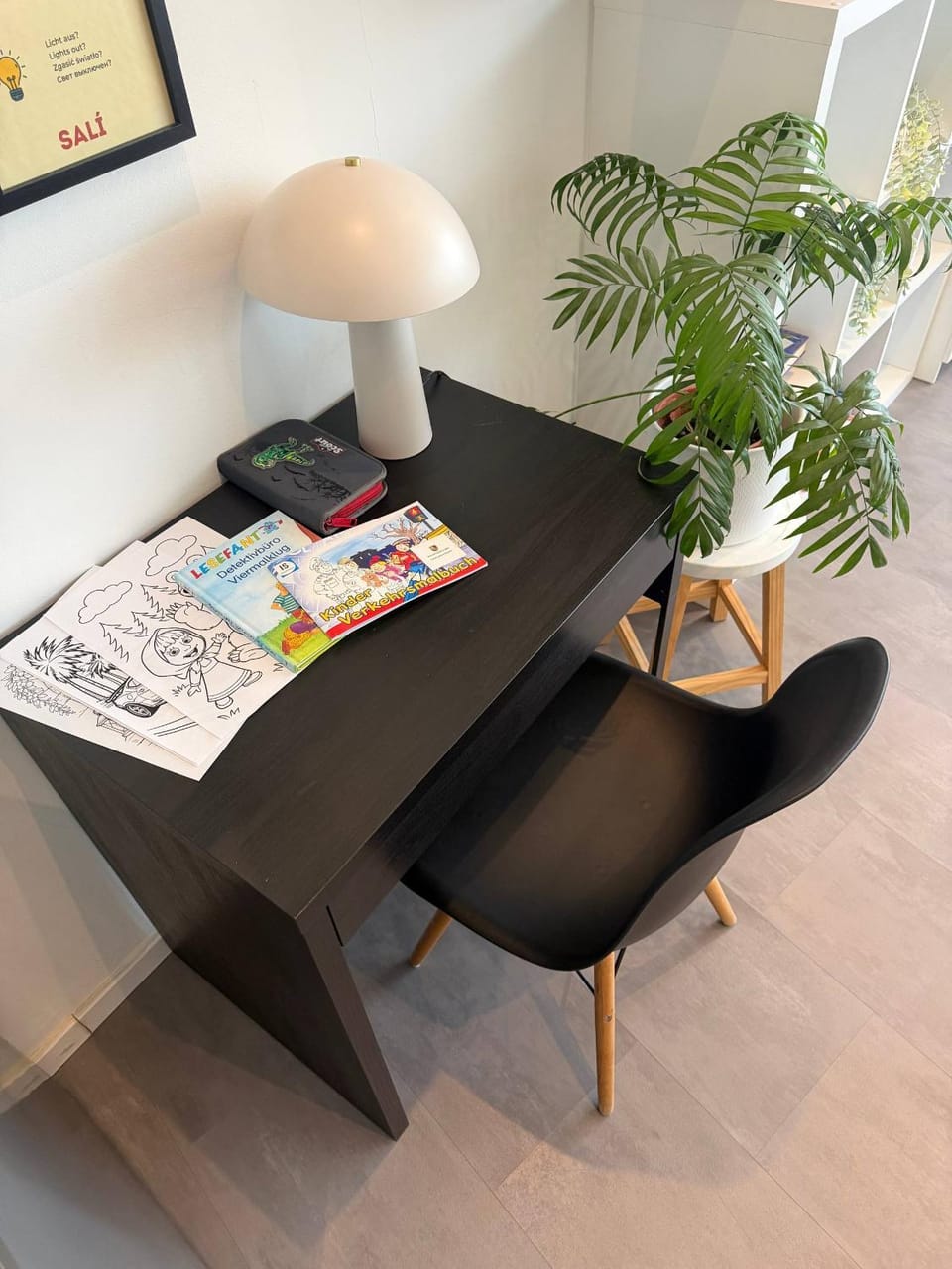 Living room, Seating area, children, children