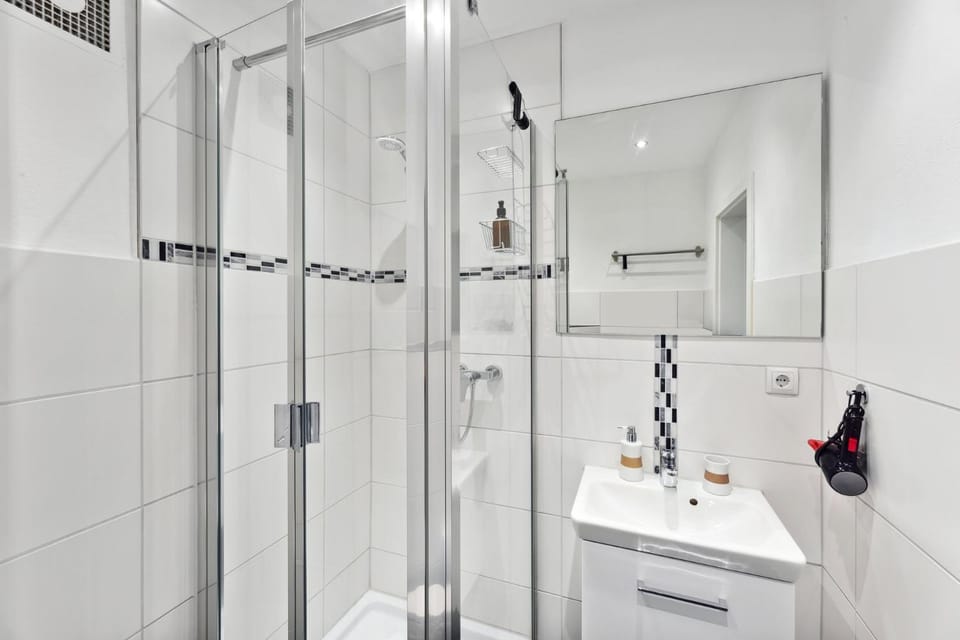 Shower, Bathroom, towels