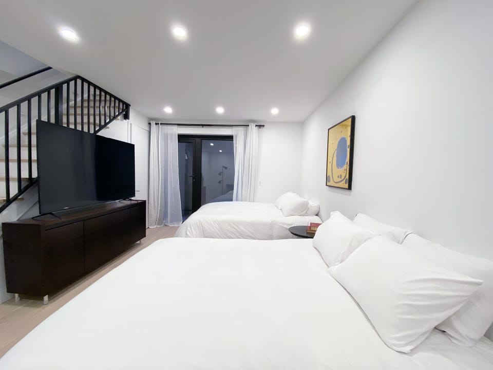 Private Garden Residence in Luxury Condominium Apartment in East Village