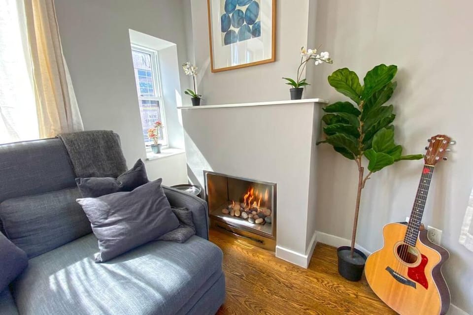 Beautiful 3 Bdrm 2 Bath Private Luxury Townhouse! Apartment in West Village