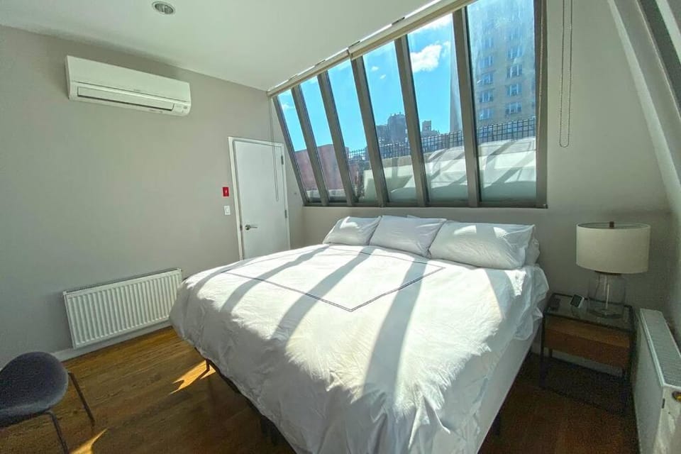 Beautiful 3 Bdrm 2 Bath Private Luxury Townhouse! Apartment in West Village