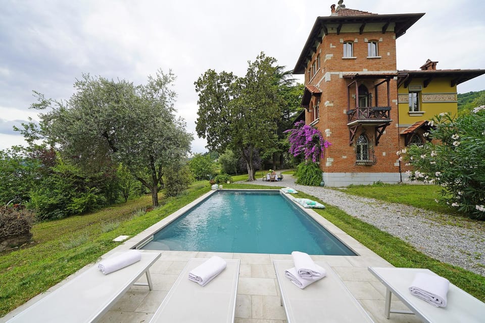 Property building, Swimming pool