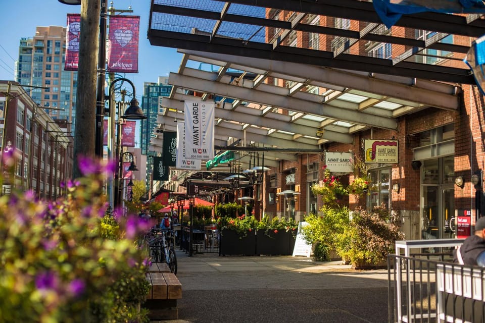 Nearby landmark, Restaurant/places to eat, Neighbourhood, Natural landscape, Supermarket/grocery shop, Shopping Area