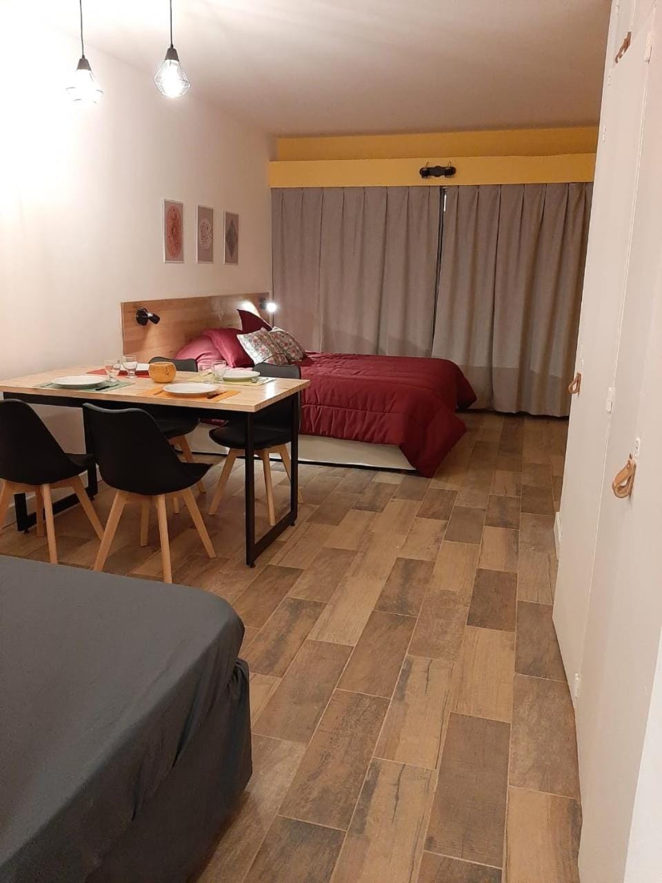 Photo of the whole room