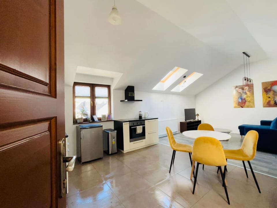 Dining area, pet friendly