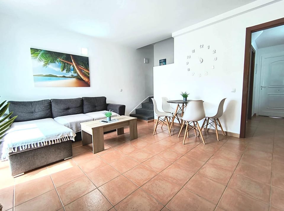 Bed, Living room, Photo of the whole room, Seating area, Dining area