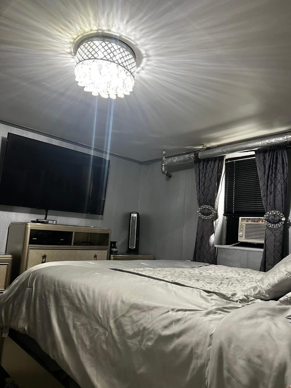 Nice Cozy Room By Empire City Casino And Cross County Mall Vacation rental in Yonkers
