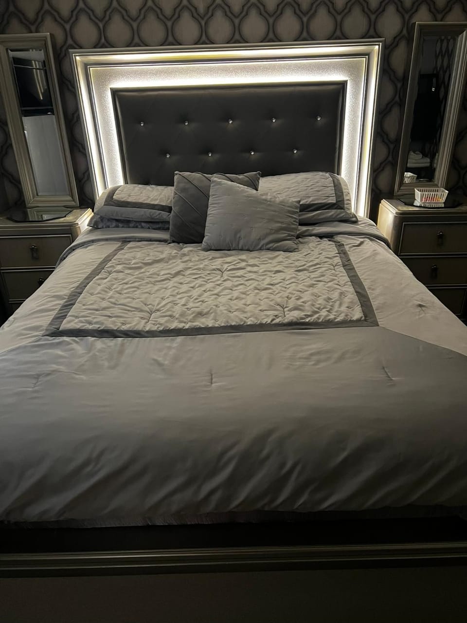 Nice Cozy Room By Empire City Casino And Cross County Mall Vacation rental in Yonkers