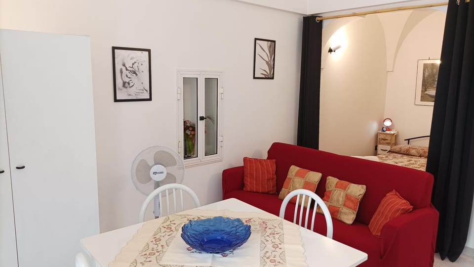 Communal lounge/ TV room, Living room, Seating area, Dining area